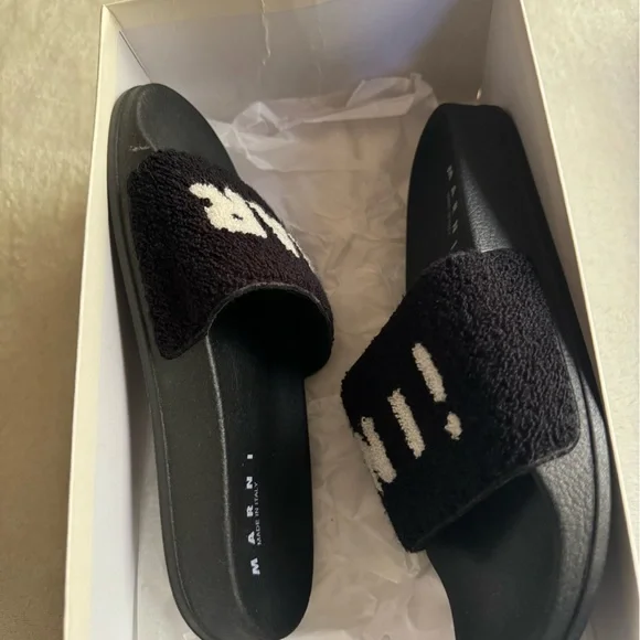 🛍️ Marni! Pool slides